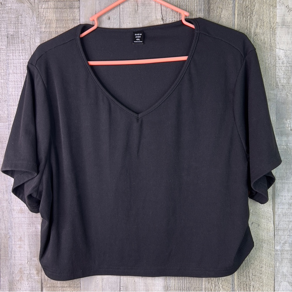 Shein Curve 4XL Cropped Ribbed V-Neck Short Sleeve Black Top